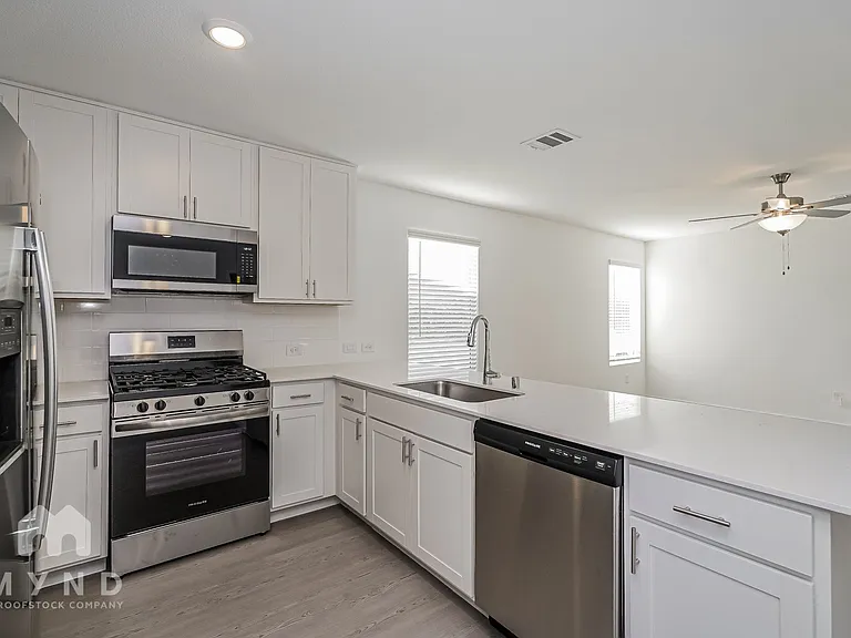 10108 Dalgreen Cir — Photo 12