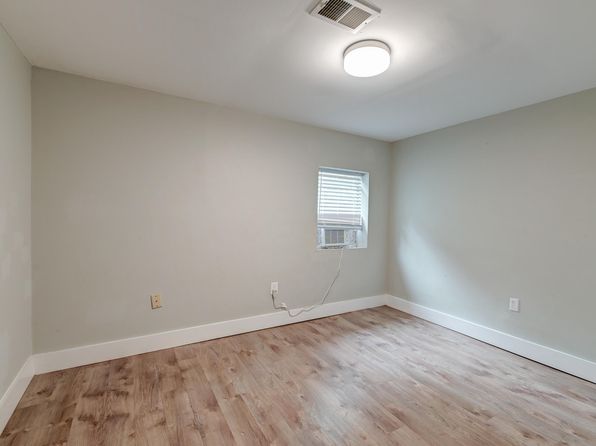 charleston-south-carolina-2079622815 picture