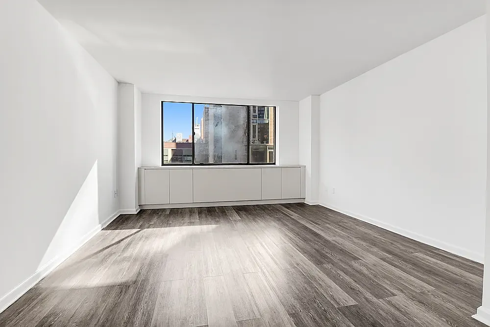 520 West 43rd Street — Photo 1