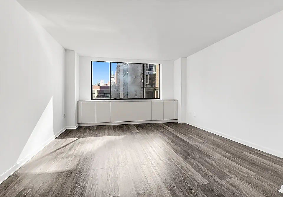 520 W 43rd St #1D