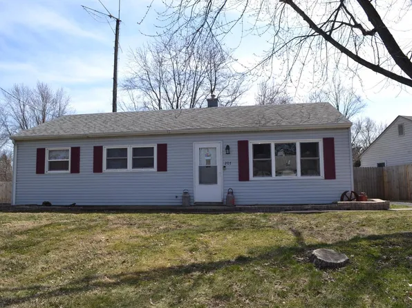 207 Michigami Trl, Porter, IN 46304