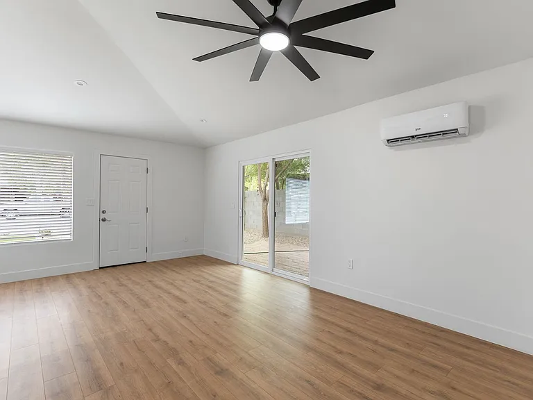 2044 S Forest Ave — Photo 10