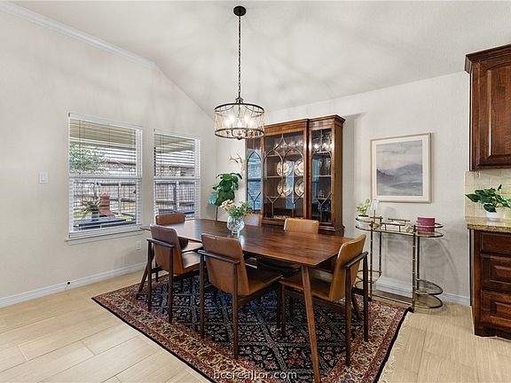 5th image of 2614 Kinnersley Ct