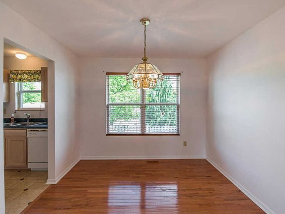 5th image of 1826 Coralberry Ct