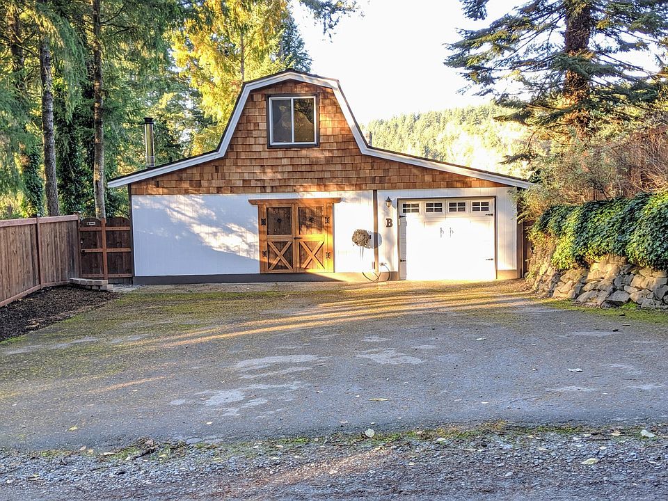 New roof and siding, large driveway