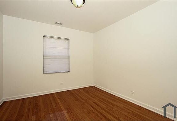 5th image of 8240 S Ellis Ave #8238
