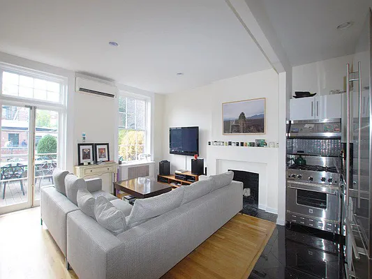 Rented by Sotheby's International Realty | media 10