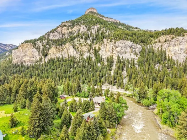 140 Luhn Ln, Gallatin Gateway, MT 59730