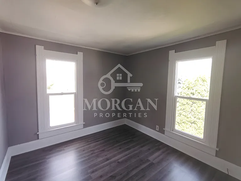 1013 W 4th St — Photo 8