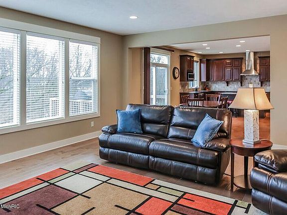5th image of 7232 Silver Meadow Dr NE