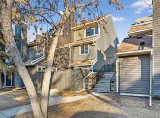 25 W Glamis Grn SW #211, Calgary, AB T3E 6T9