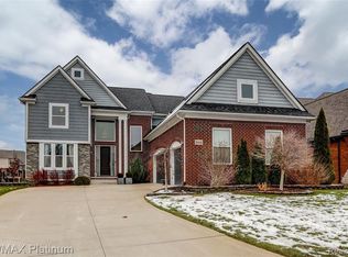 10441 Morning Light Ct, South Lyon, MI