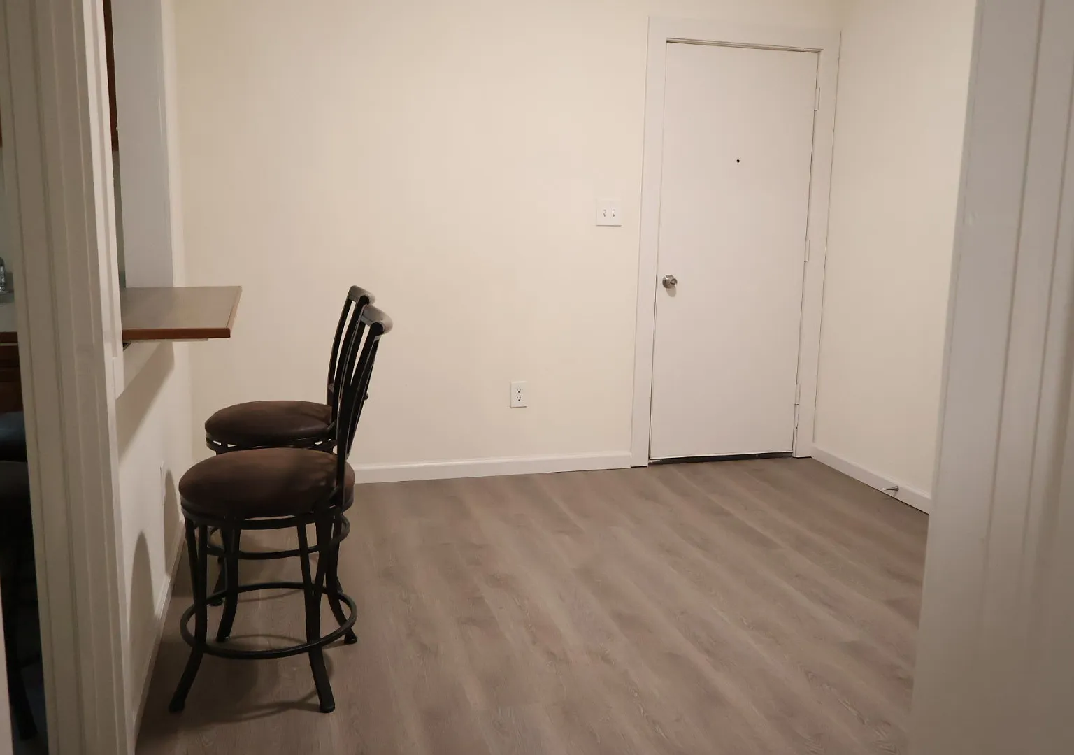 The Casita Cozy 1-Bedroom Home with Utilities Included — Photo 4