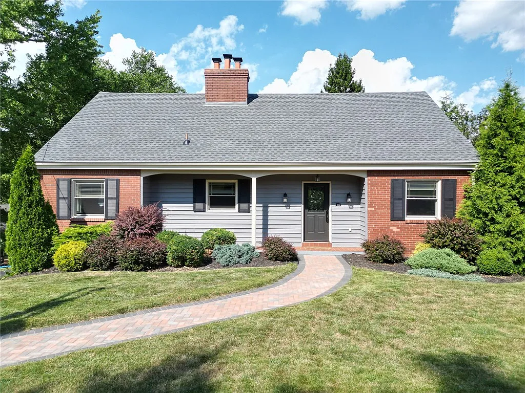 105 Lambeth Dr photo 1