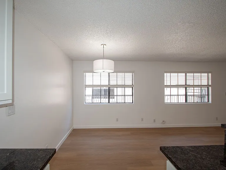 5921 Whitsett Ave — Photo 7