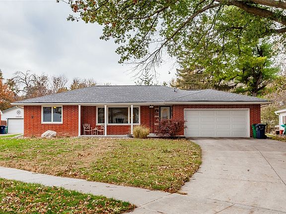 2nd image of 3220 Ashwood Dr