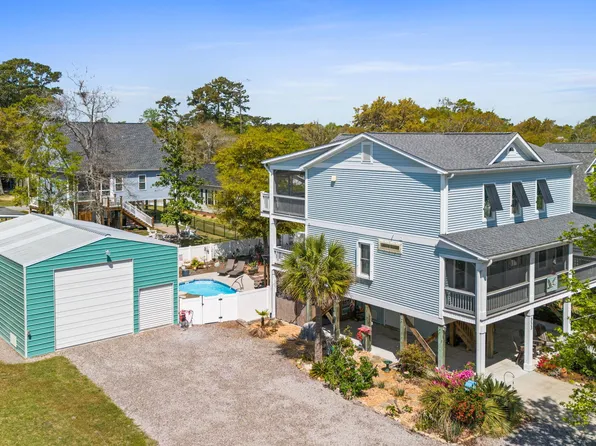 333 NE 48th Street, Oak Island, NC 28465