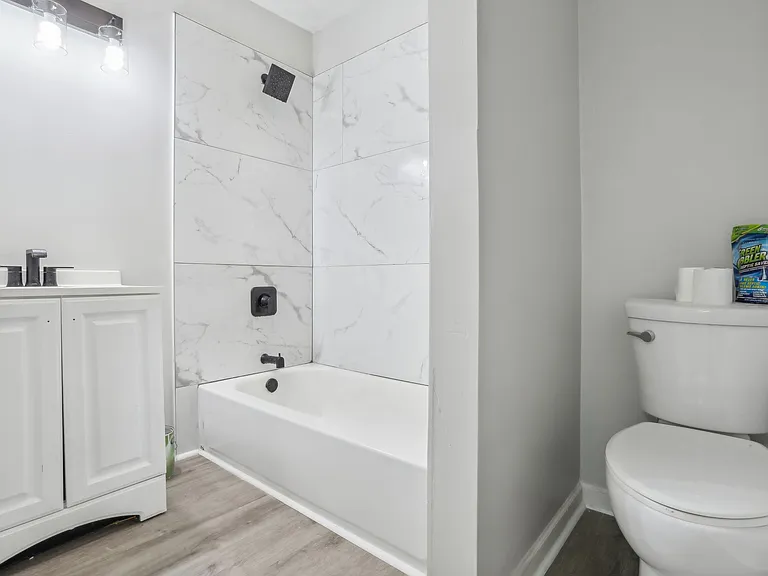 4624 Wells St — Photo 4