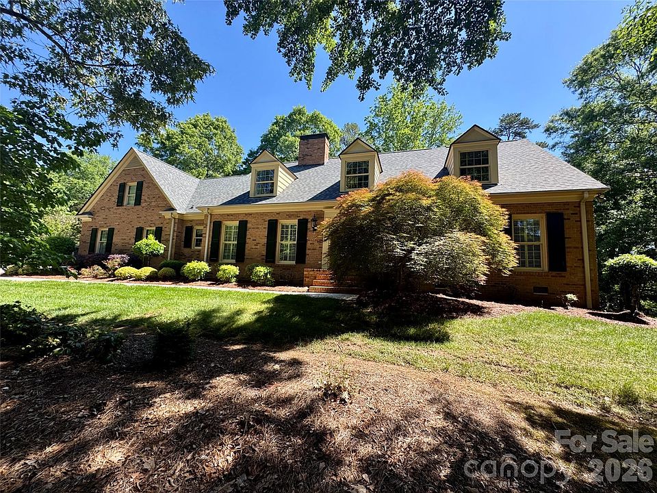 1st image of 500 Woodend Dr SE