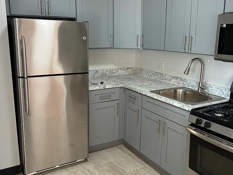 1425 E 80th St #2 — Photo 3