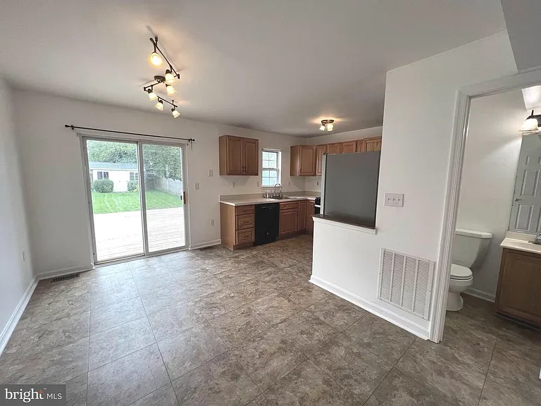 513 Willow Ave — Photo 7
