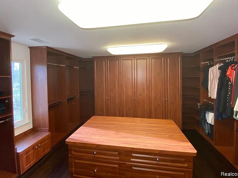 4077 Lincoln Dr — Photo 19