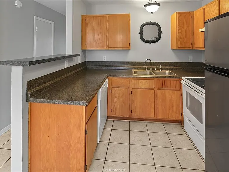 2807 Wildflower Dr #21 — Photo 4