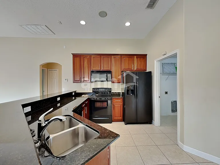 5940 NW Foust Cir — Photo 3