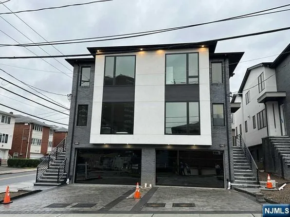 484 Jane St, Fort Lee, NJ 07024