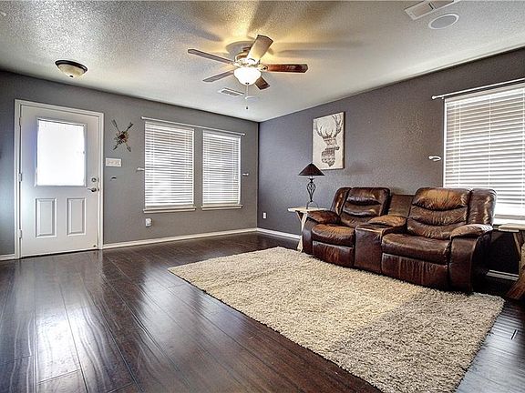 4th image of 4033 Tiburon St
