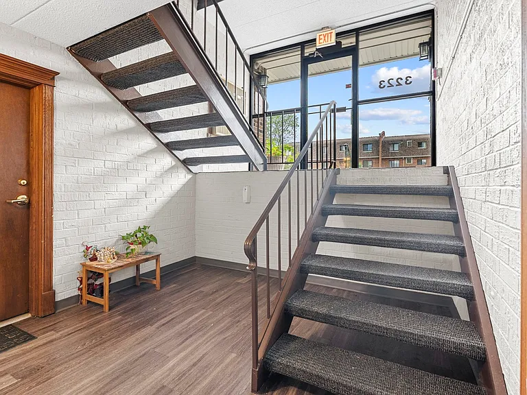 3223 W Parkway Dr #1G — Photo 2