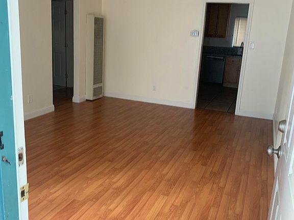 3rd image of 185 Redwood Ave