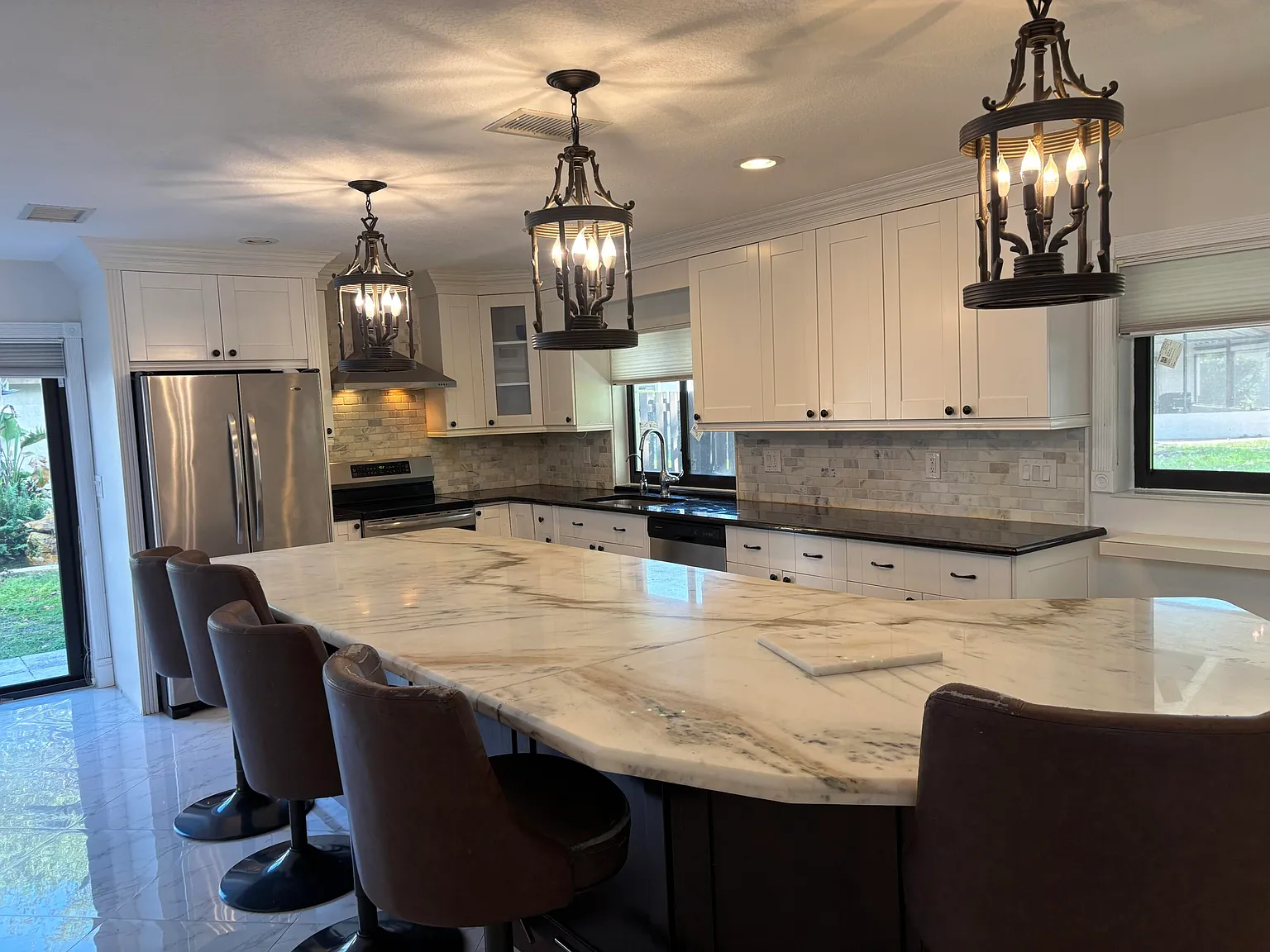 4 bed, 2.5 bath, 2276 sqft, $5,300 — Photo 4
