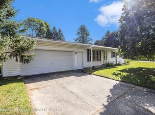 400 Crescent Dr, Edmore, MI 48829