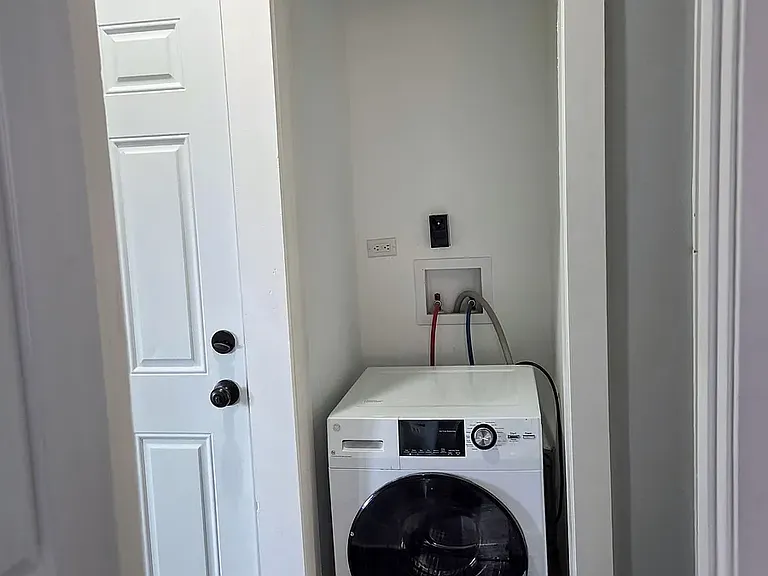 2030 Hazelwood St #1 — Photo 13