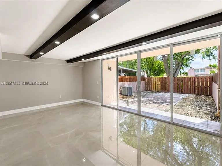 14124 Kendale Lakes Cir #Townhouse 14124 — Photo 15