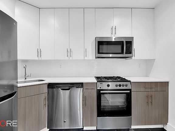 3rd image of 212 W 20th St #4R