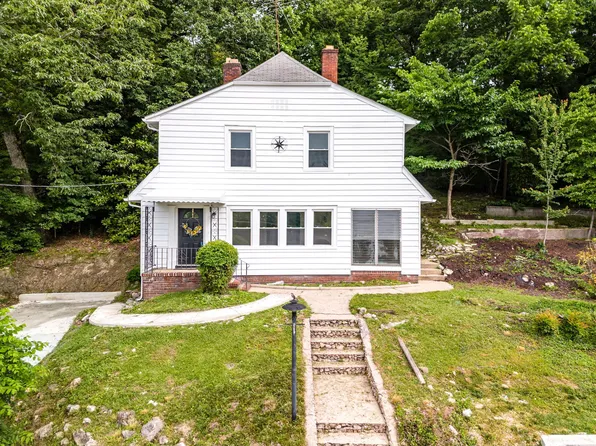 225 Longview Dr, Rossville, GA 30741