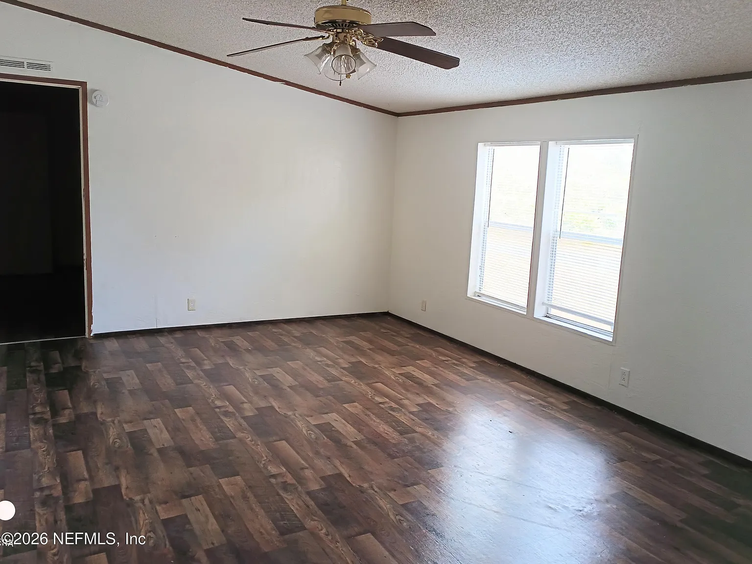 3 bed, 2.0 bath, 1323 sqft, $1,300 — Photo 4