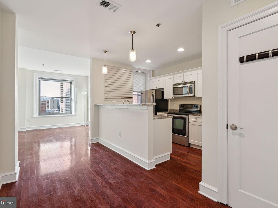 2nd image of 1811 Chestnut St APT 804