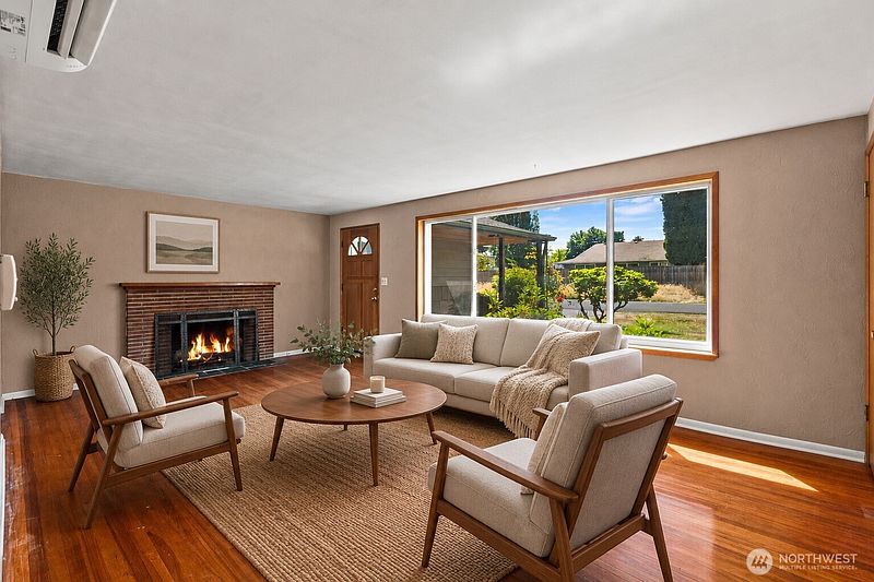 3rd image of 704 Weir Street SE