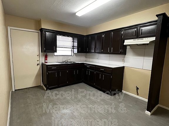 4th image of 2401 Gumwood Ave APT 6