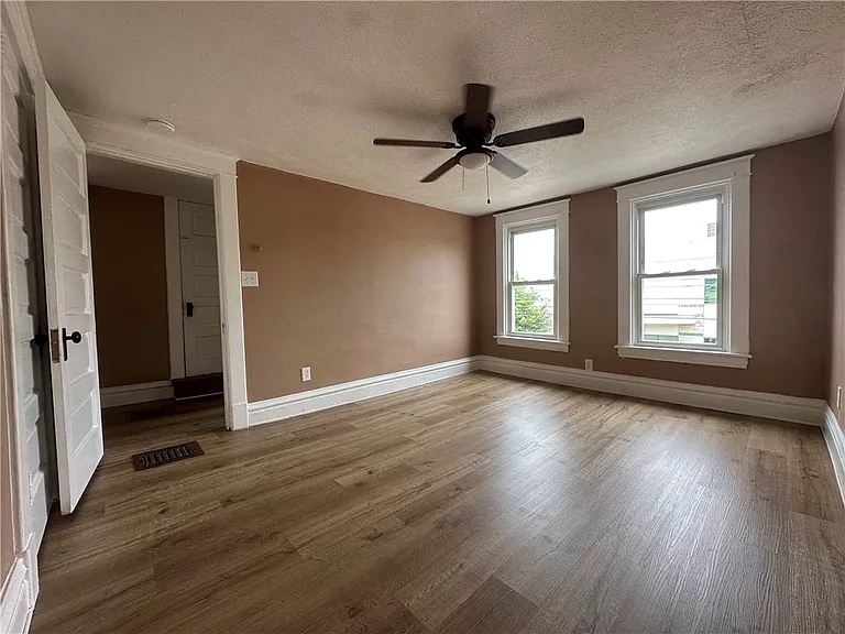 431 W Wayne St — Photo 14