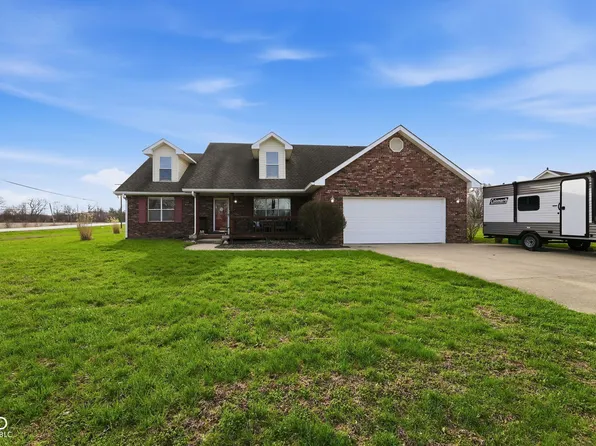 1027 S Teresa Dr, Martinsville, IN 46151