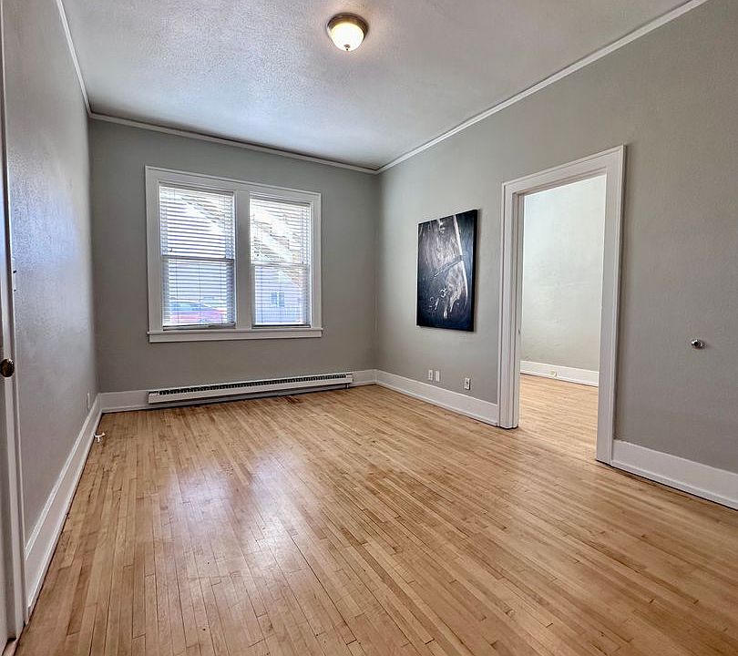 1st image of 139 3rd St NW #1