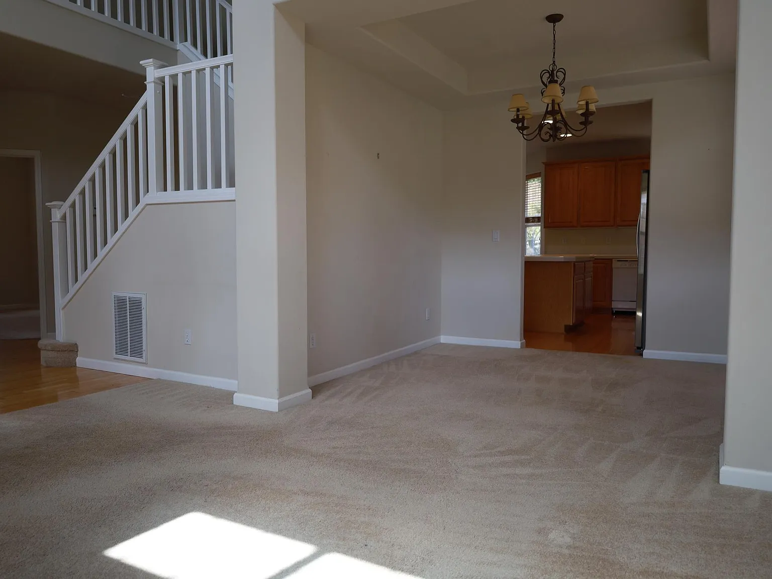 4 bed, 2.5 bath, 2503 sqft, $3,500 — Photo 4