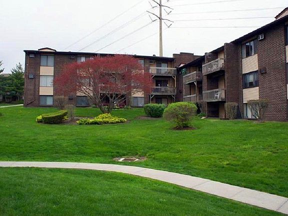 2nd image of 229 Country Club Ln