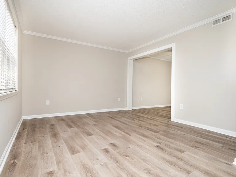 415 Parkdale Dr #18C — Photo 2