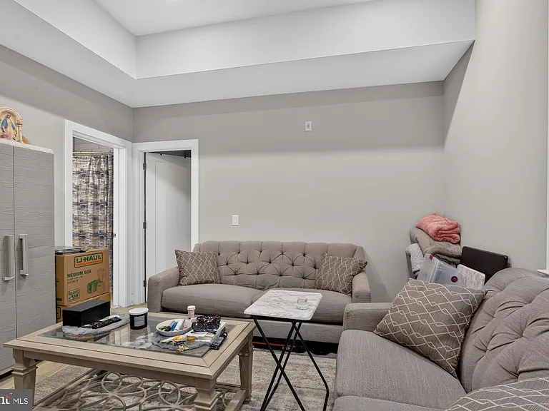 2621 W Jefferson St #1C — Photo 2