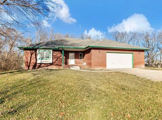 1729 N Timbercreek Dr, Mulvane, KS 67110